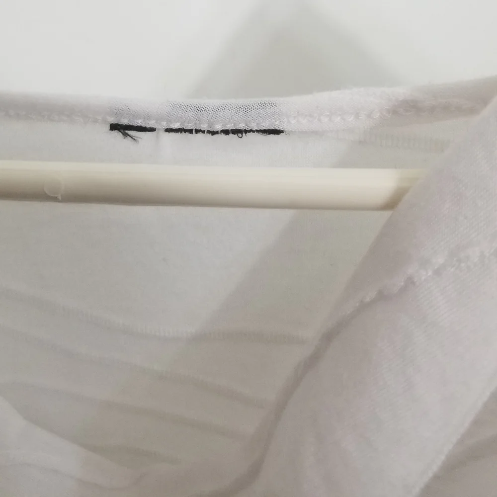 EUC textured white blouse that clicks - Picture 2 of 3